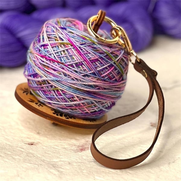 💝Portable Wrist Yarn Holder, Gift for Crocheter
