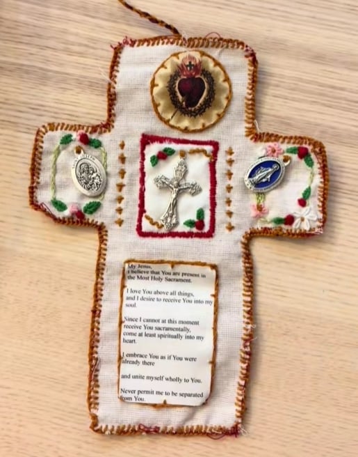 ✝️pocket shrine WithSilver cross included Inside